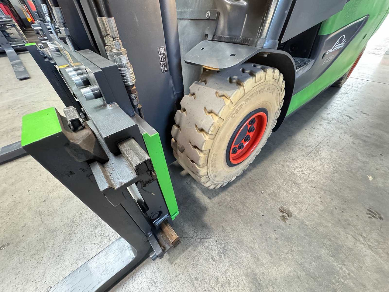 Viličar 2017 SERVICE + UVV 07/2026 LINDE E25L 2.500KG EVO 3.+4.: slika Viličar 2017 SERVICE + UVV 07/2026 LINDE E25L 2.500KG EVO 3.+4. Viličar 2017 SERVICE + UVV 07/2026 LINDE E25L 2.500KG EVO 3.+4.: slika Viličar 2017 SERVICE + UVV 07/2026 LINDE E25L 2.500KG EVO 3.+4.