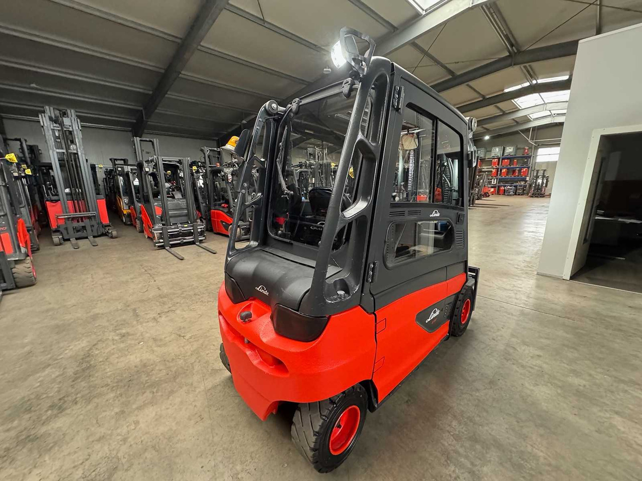 Viličar 2018 SERVICE + UVV 10/2026 LINDE E30L 3,000KG TRIPLEX ELECTRIC FORKLIFT 4,647 HOURS: slika Viličar 2018 SERVICE + UVV 10/2026 LINDE E30L 3,000KG TRIPLEX ELECTRIC FORKLIFT 4,647 HOURS Viličar 2018 SERVICE + UVV 10/2026 LINDE E30L 3,000KG TRIPLEX ELECTRIC FORKLIFT 4,647 HOURS: slika Viličar 2018 SERVICE + UVV 10/2026 LINDE E30L 3,000KG TRIPLEX ELECTRIC FORKLIFT 4,647 HOURS