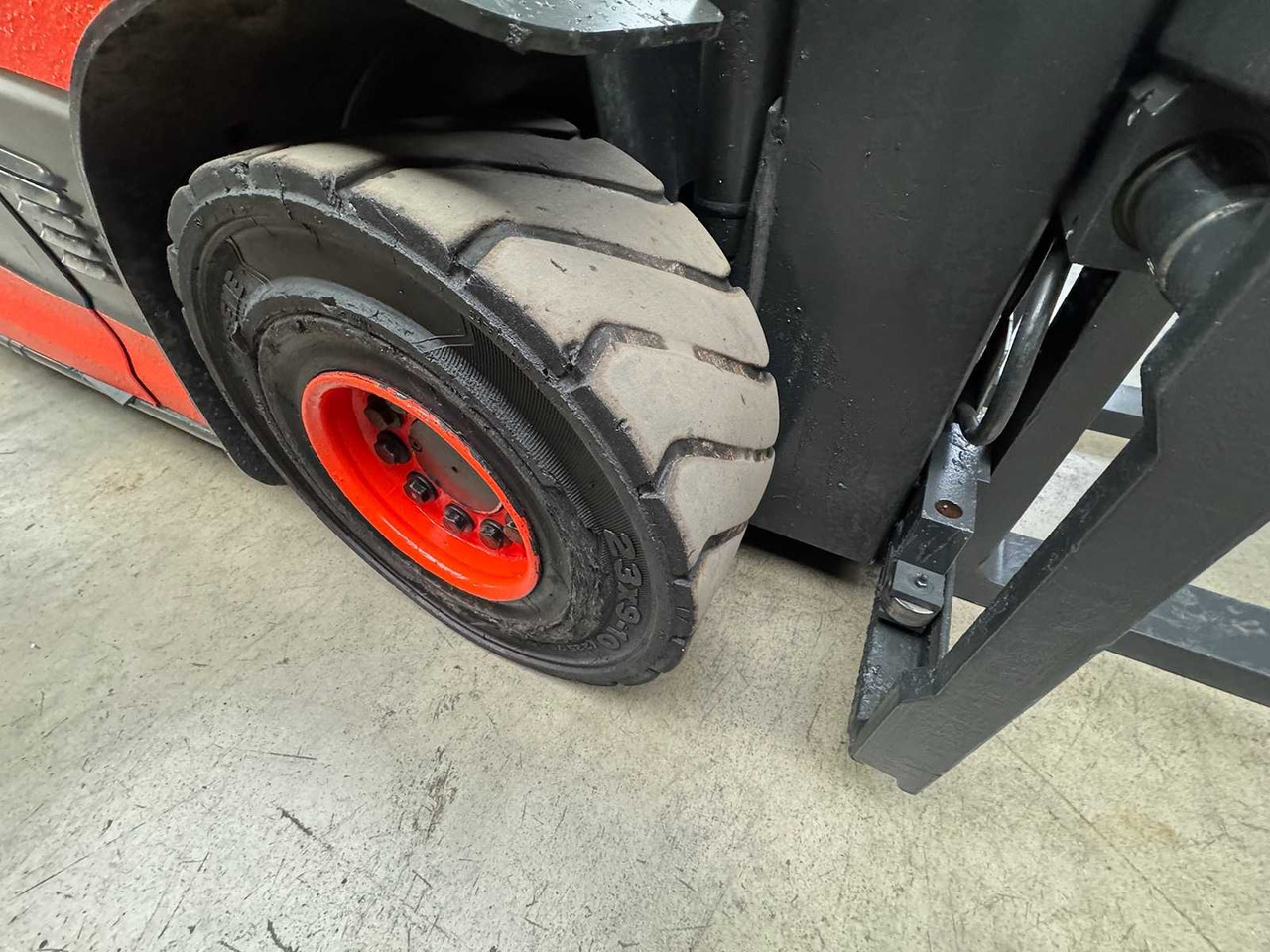 Viličar 2018 SERVICE + UVV 10/2026 LINDE E30L 3,000KG TRIPLEX ELECTRIC FORKLIFT 4,647 HOURS: slika Viličar 2018 SERVICE + UVV 10/2026 LINDE E30L 3,000KG TRIPLEX ELECTRIC FORKLIFT 4,647 HOURS Viličar 2018 SERVICE + UVV 10/2026 LINDE E30L 3,000KG TRIPLEX ELECTRIC FORKLIFT 4,647 HOURS: slika Viličar 2018 SERVICE + UVV 10/2026 LINDE E30L 3,000KG TRIPLEX ELECTRIC FORKLIFT 4,647 HOURS