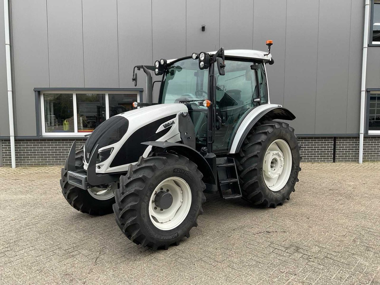 2019 VALTRA A104 HITECH ALL-WHEEL DRIVE FARM TRACTOR - Traktor: slika 2019 VALTRA A104 HITECH ALL-WHEEL DRIVE FARM TRACTOR - Traktor 2019 VALTRA A104 HITECH ALL-WHEEL DRIVE FARM TRACTOR - Traktor: slika 2019 VALTRA A104 HITECH ALL-WHEEL DRIVE FARM TRACTOR - Traktor