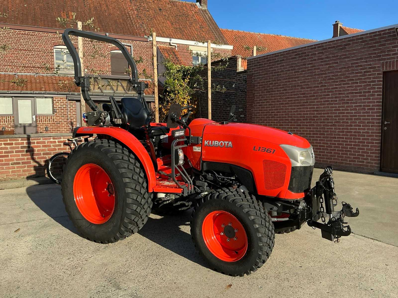2020 KUBOTA L1361 FOUR WHEEL DRIVE FARM TRACTOR - Traktor: slika 2020 KUBOTA L1361 FOUR WHEEL DRIVE FARM TRACTOR - Traktor 2020 KUBOTA L1361 FOUR WHEEL DRIVE FARM TRACTOR - Traktor: slika 2020 KUBOTA L1361 FOUR WHEEL DRIVE FARM TRACTOR - Traktor