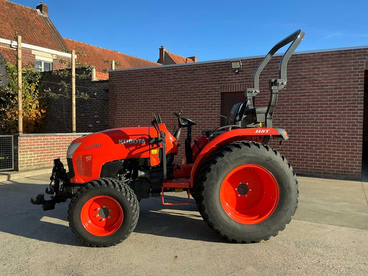 2020 KUBOTA L1361 FOUR WHEEL DRIVE FARM TRACTOR - Traktor: slika 2020 KUBOTA L1361 FOUR WHEEL DRIVE FARM TRACTOR - Traktor 2020 KUBOTA L1361 FOUR WHEEL DRIVE FARM TRACTOR - Traktor: slika 2020 KUBOTA L1361 FOUR WHEEL DRIVE FARM TRACTOR - Traktor