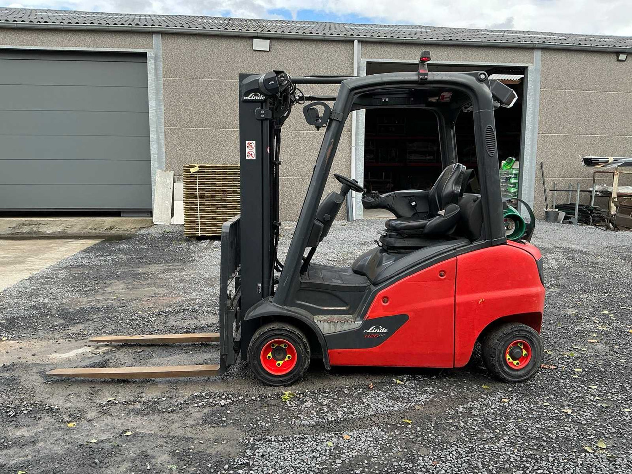 2020 LINDE H20T-01 FORKLIFT - Viličar: slika 2020 LINDE H20T-01 FORKLIFT - Viličar 2020 LINDE H20T-01 FORKLIFT - Viličar: slika 2020 LINDE H20T-01 FORKLIFT - Viličar
