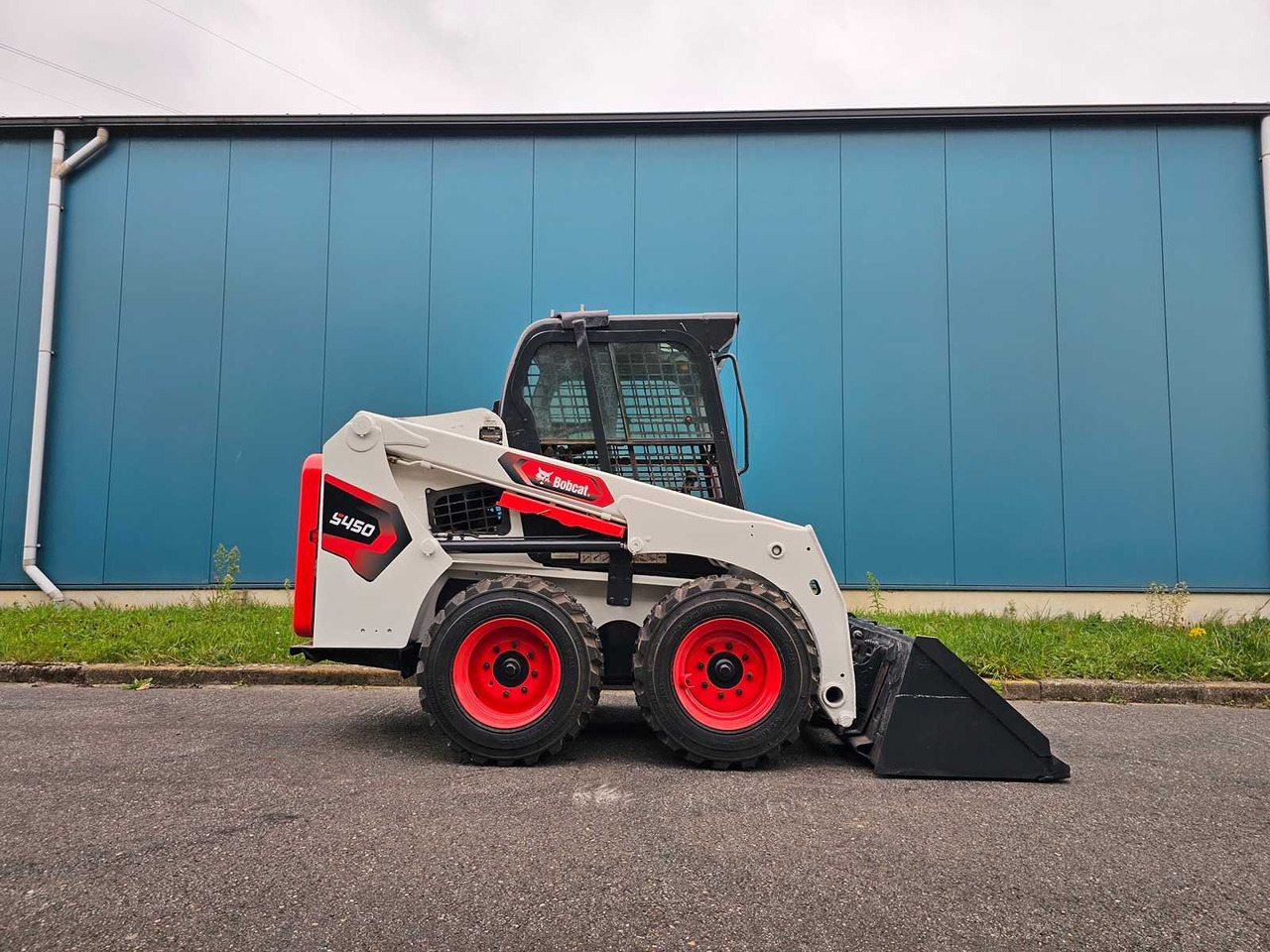 2023 BOBCAT S450 SKID STEER LOADER - Kompaktni utovarivač gusjeničar: slika 2023 BOBCAT S450 SKID STEER LOADER - Kompaktni utovarivač gusjeničar 2023 BOBCAT S450 SKID STEER LOADER - Kompaktni utovarivač gusjeničar: slika 2023 BOBCAT S450 SKID STEER LOADER - Kompaktni utovarivač gusjeničar