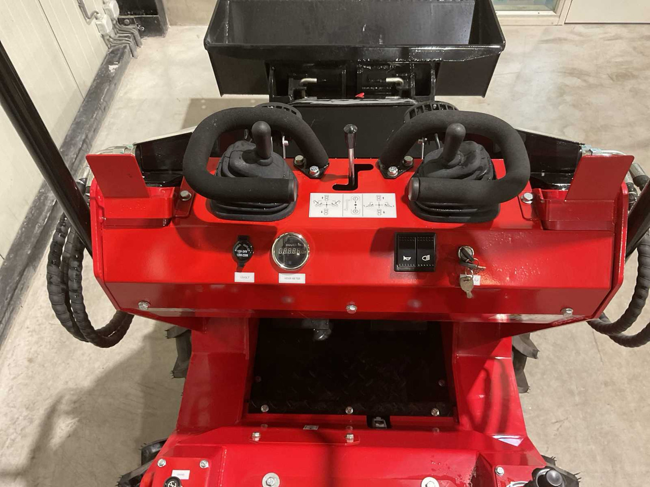 Utovarivač na kotačima 2025 RHINO-CROSS SSL480 SHOVEL: slika Utovarivač na kotačima 2025 RHINO-CROSS SSL480 SHOVEL