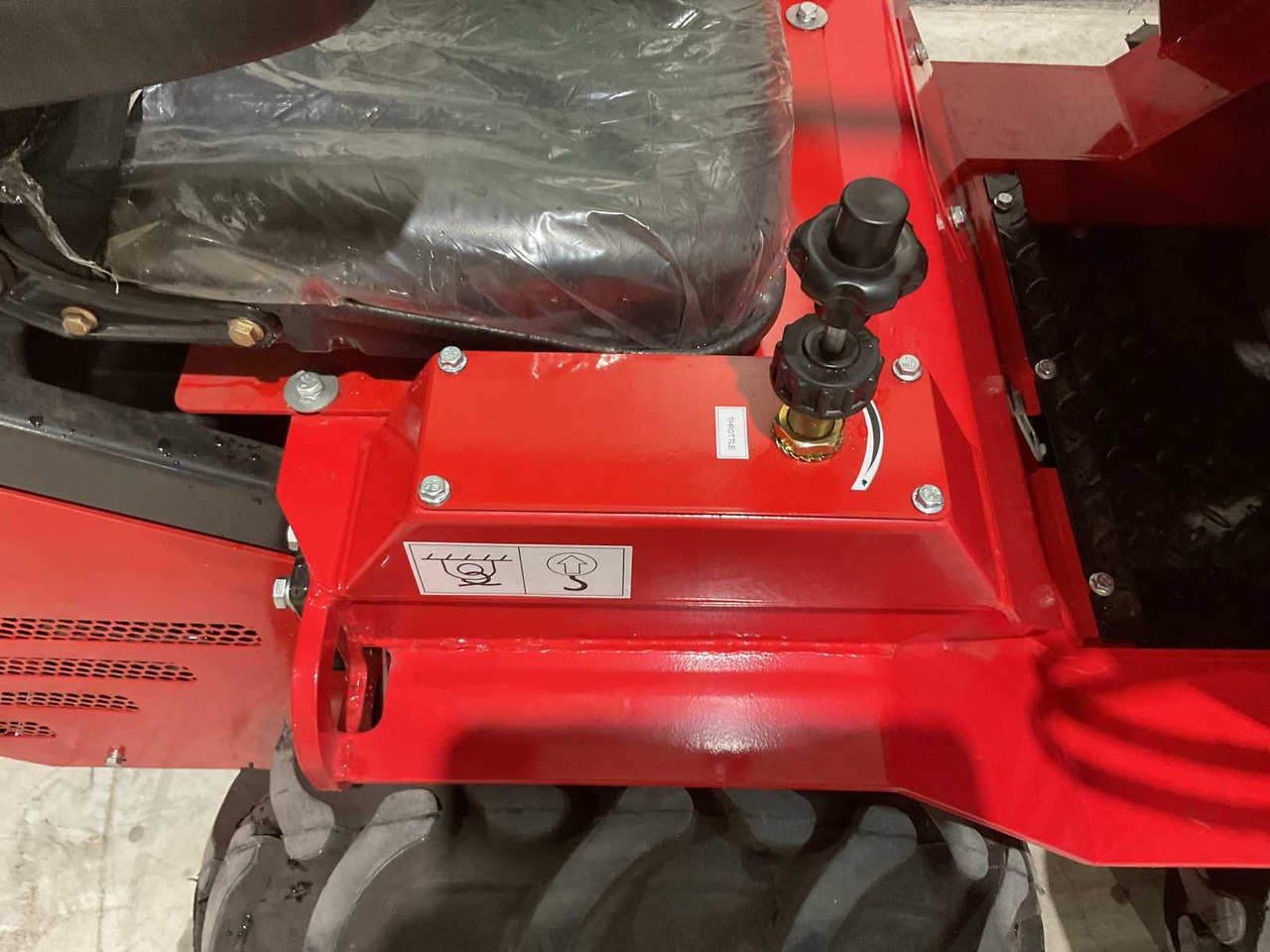 Utovarivač na kotačima 2025 RHINO-CROSS SSL480 SHOVEL: slika Utovarivač na kotačima 2025 RHINO-CROSS SSL480 SHOVEL