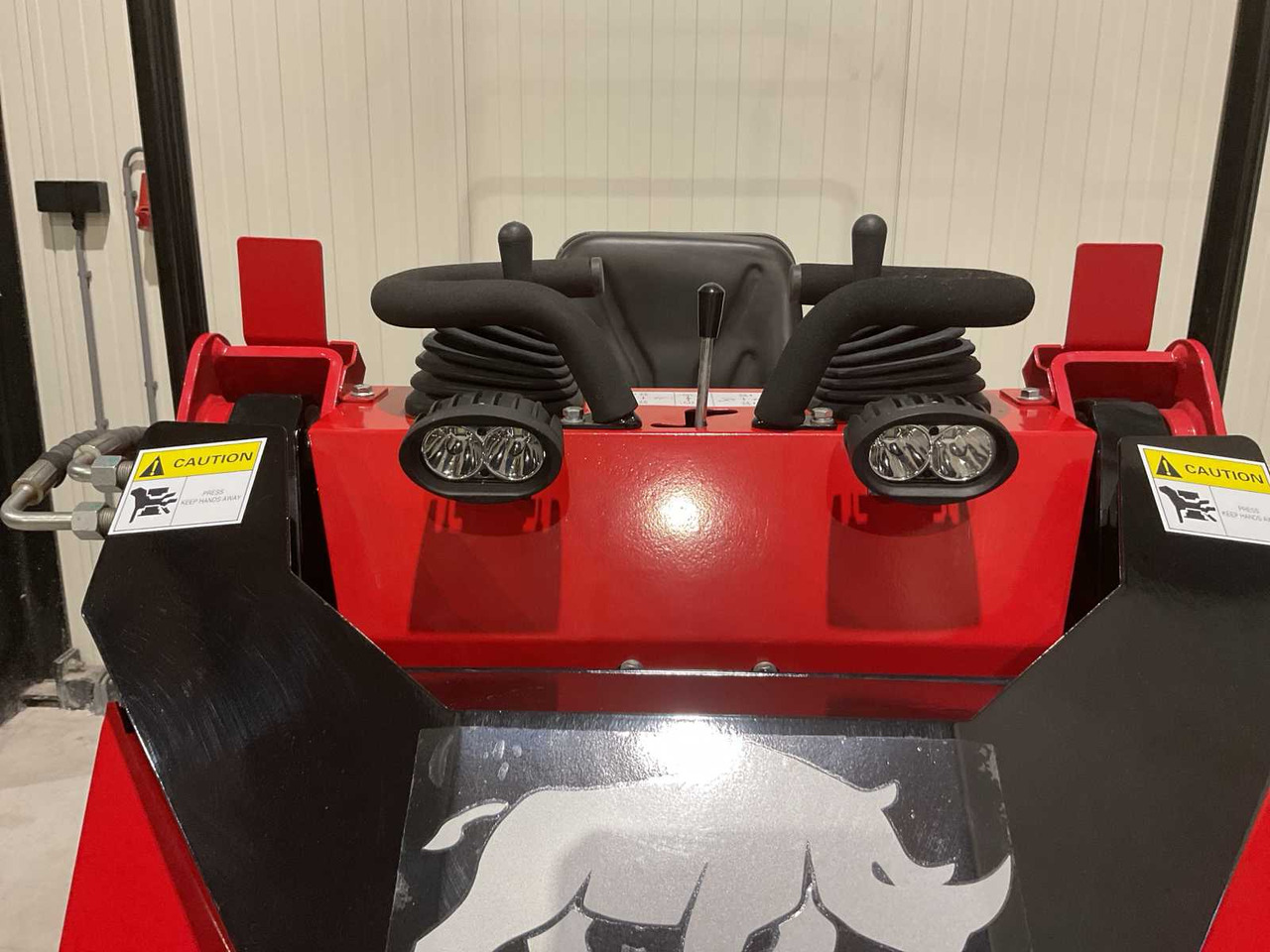 Utovarivač na kotačima 2025 RHINO-CROSS SSL480 SHOVEL: slika Utovarivač na kotačima 2025 RHINO-CROSS SSL480 SHOVEL