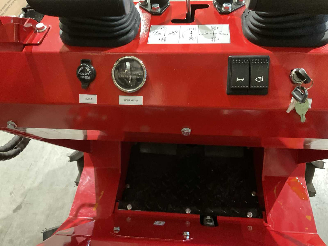 Utovarivač na kotačima 2025 RHINO-CROSS SSL480 SHOVEL: slika Utovarivač na kotačima 2025 RHINO-CROSS SSL480 SHOVEL