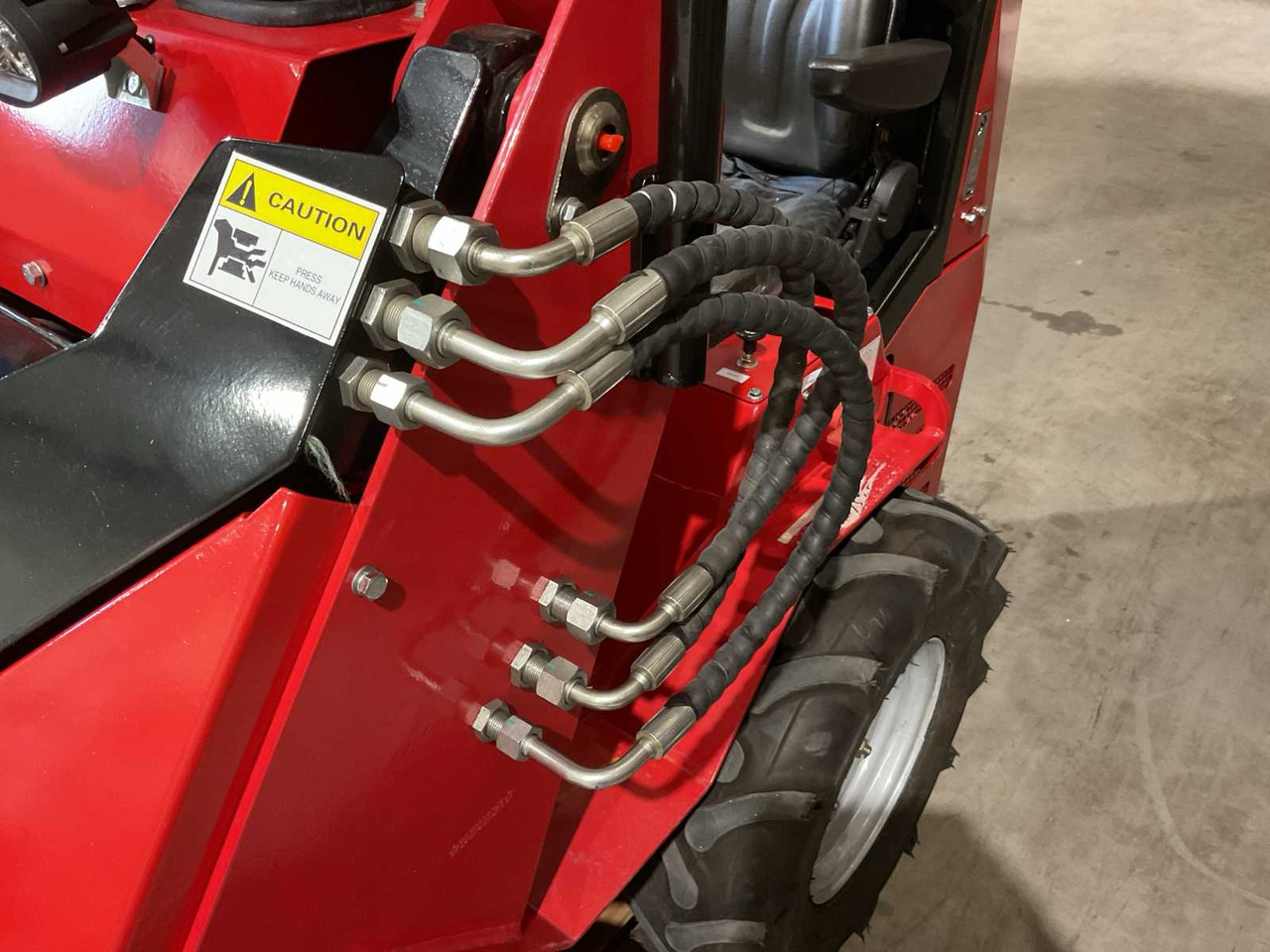 Utovarivač na kotačima 2025 RHINO-CROSS SSL480 SHOVEL: slika Utovarivač na kotačima 2025 RHINO-CROSS SSL480 SHOVEL