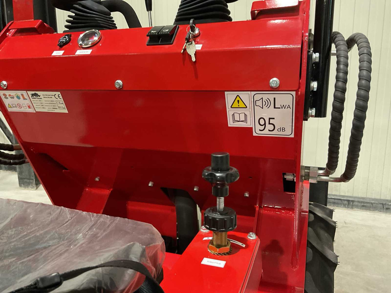 Utovarivač na kotačima 2025 RHINO-CROSS SSL480 SHOVEL: slika Utovarivač na kotačima 2025 RHINO-CROSS SSL480 SHOVEL