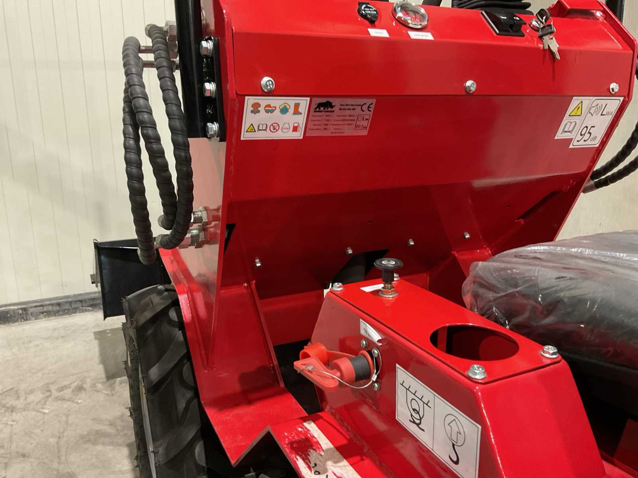 Utovarivač na kotačima 2025 RHINO-CROSS SSL480 SHOVEL: slika Utovarivač na kotačima 2025 RHINO-CROSS SSL480 SHOVEL