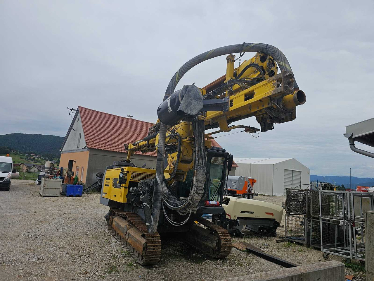 Atlas Copco ROC F9 - Platforma za bušenje: slika Atlas Copco ROC F9 - Platforma za bušenje Atlas Copco ROC F9 - Platforma za bušenje: slika Atlas Copco ROC F9 - Platforma za bušenje