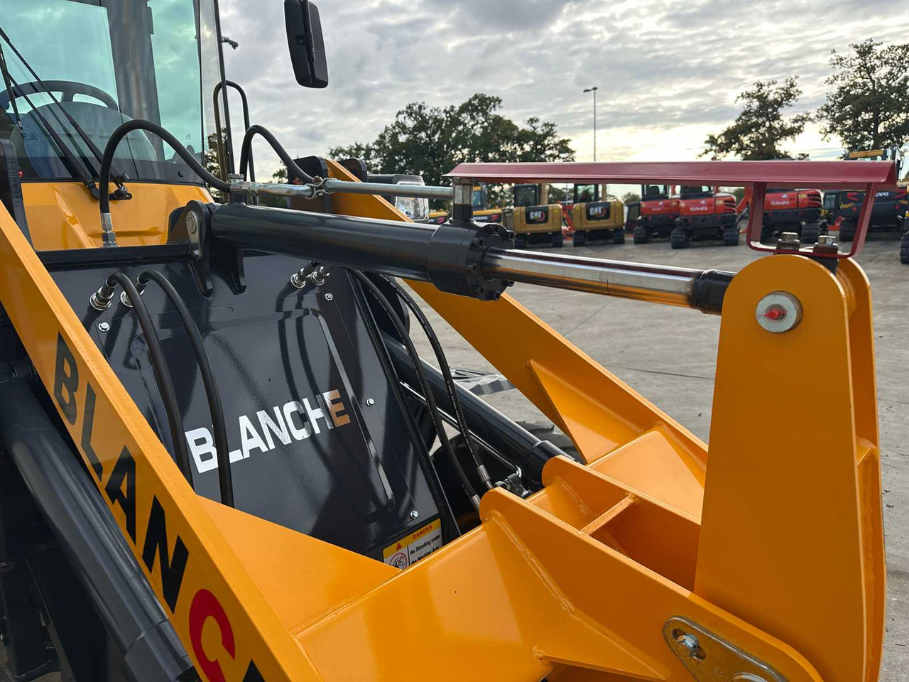 Utovarivač na kotačima BLANCHE - 2025 - TW36 - WHEEL LOADER: slika Utovarivač na kotačima BLANCHE - 2025 - TW36 - WHEEL LOADER Utovarivač na kotačima BLANCHE - 2025 - TW36 - WHEEL LOADER: slika Utovarivač na kotačima BLANCHE - 2025 - TW36 - WHEEL LOADER