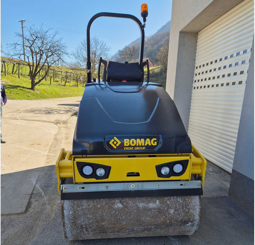 BOMAG BW 120 AD-5 - Cestovni valjak: slika BOMAG BW 120 AD-5 - Cestovni valjak BOMAG BW 120 AD-5 - Cestovni valjak: slika BOMAG BW 120 AD-5 - Cestovni valjak