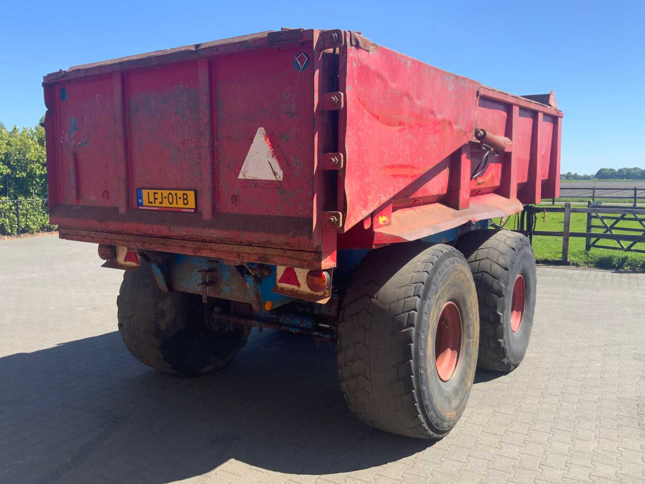 Beco Gigant 240 - Nagibna prikolica za poljoprivredna gospodarstva/ Istovarivač: slika Beco Gigant 240 - Nagibna prikolica za poljoprivredna gospodarstva/ Istovarivač Beco Gigant 240 - Nagibna prikolica za poljoprivredna gospodarstva/ Istovarivač: slika Beco Gigant 240 - Nagibna prikolica za poljoprivredna gospodarstva/ Istovarivač