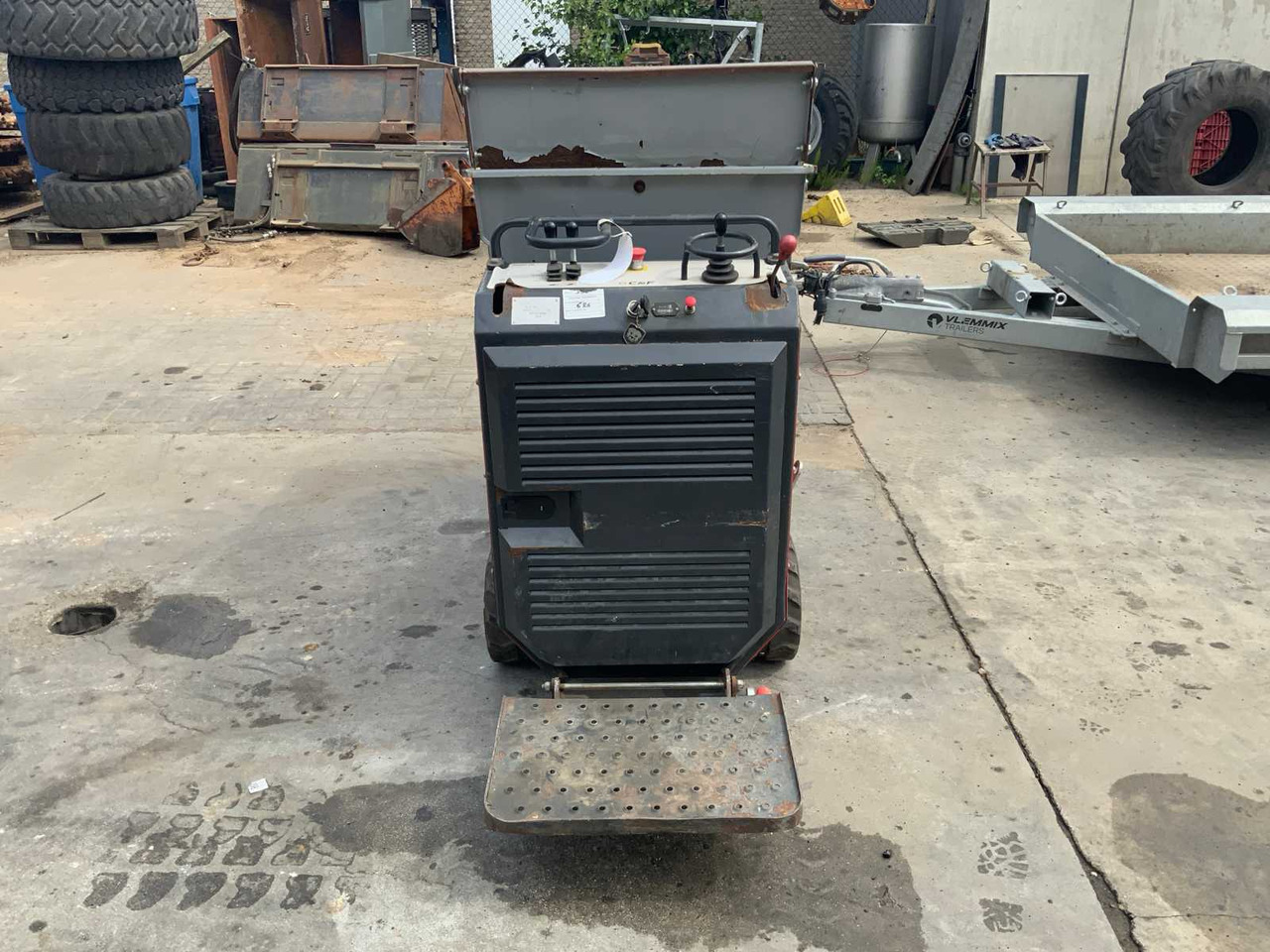 C&F T85 HT Traker - Istovarivač: slika C&F T85 HT Traker - Istovarivač C&F T85 HT Traker - Istovarivač: slika C&F T85 HT Traker - Istovarivač