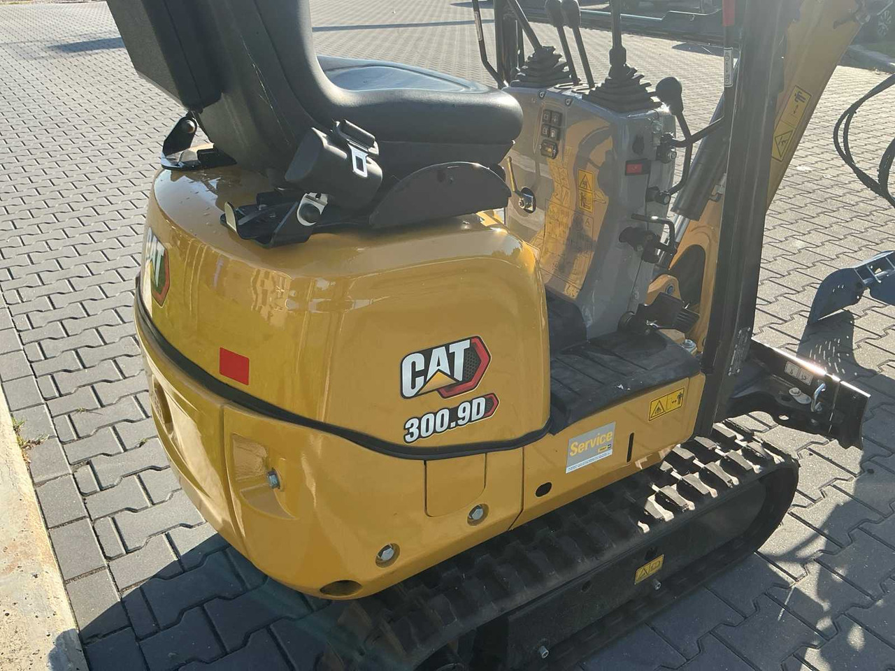 Mini bager Cat 300.9D: slika Mini bager Cat 300.9D