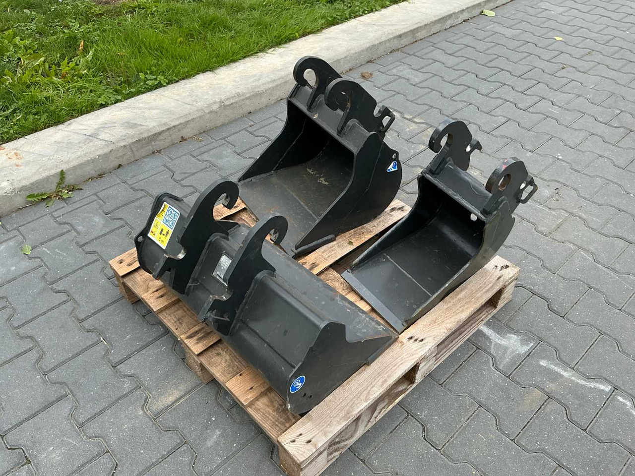 Mini bager Cat 300.9D: slika Mini bager Cat 300.9D