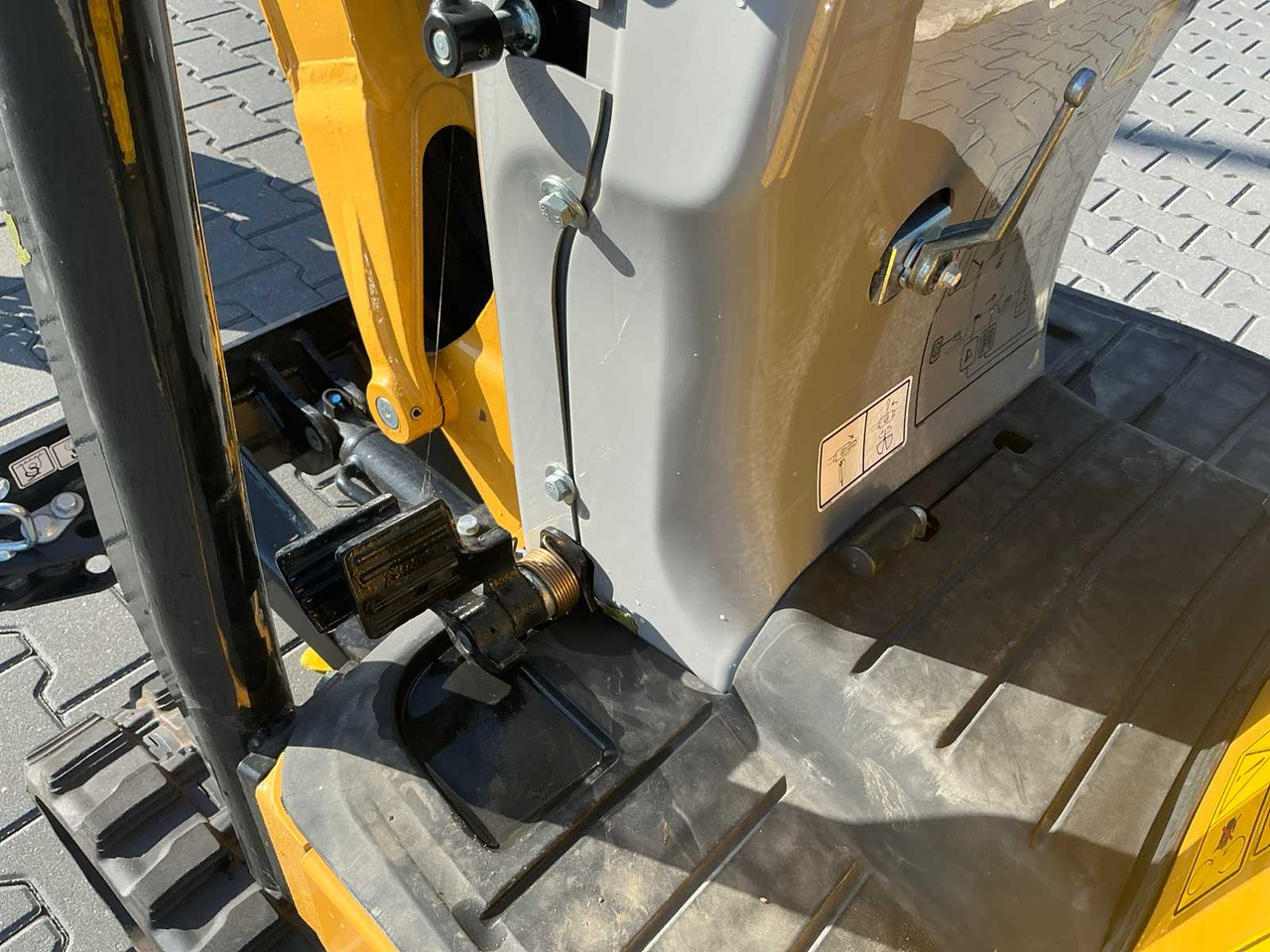 Mini bager Cat 300.9D: slika Mini bager Cat 300.9D