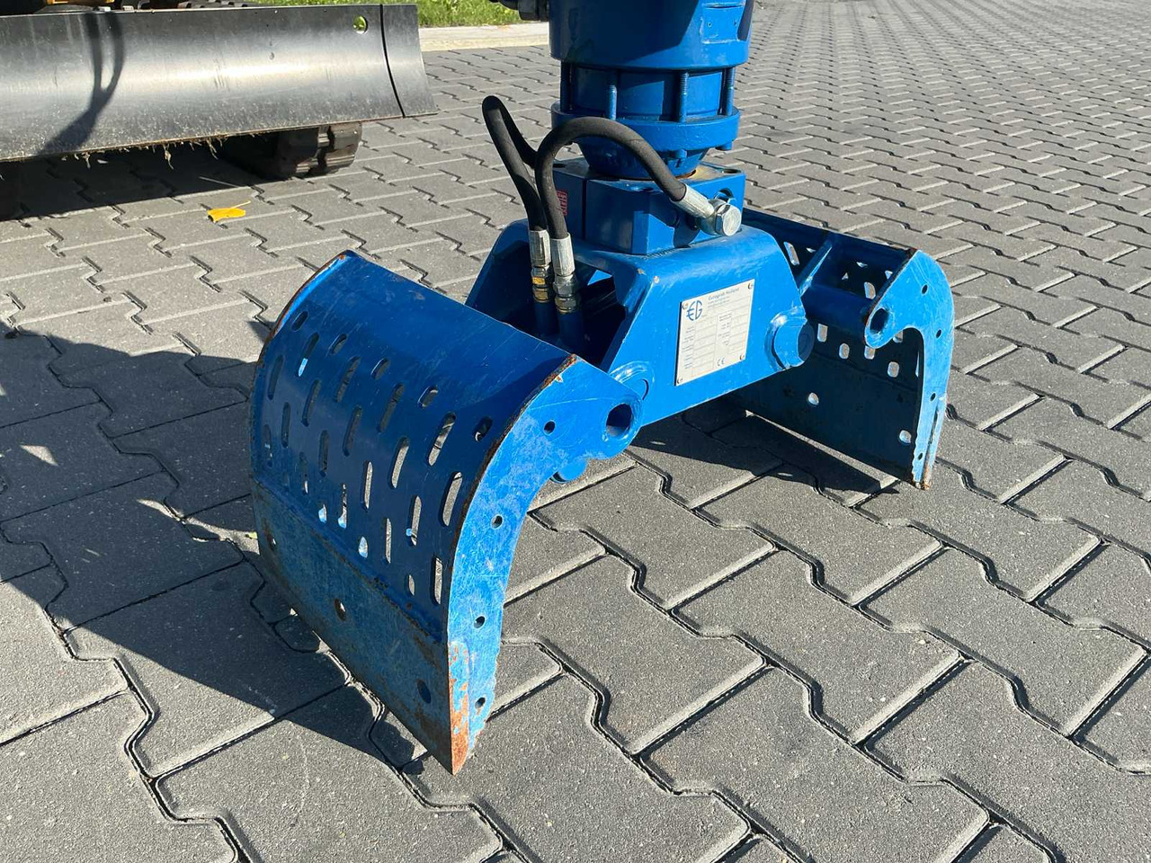 Mini bager Cat 300.9D: slika Mini bager Cat 300.9D