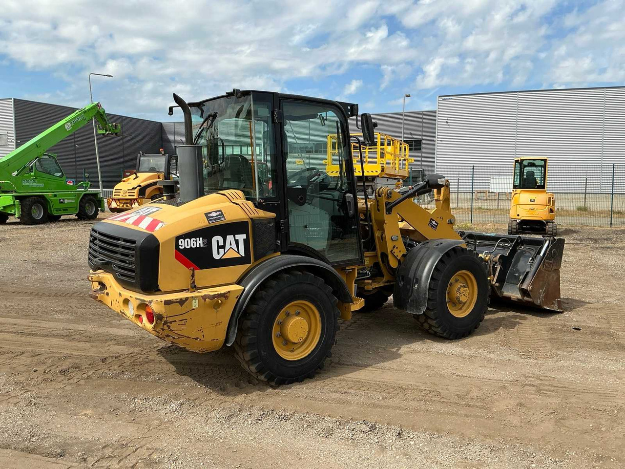 Caterpillar 906H - Utovarivač na kotačima: slika Caterpillar 906H - Utovarivač na kotačima Caterpillar 906H - Utovarivač na kotačima: slika Caterpillar 906H - Utovarivač na kotačima