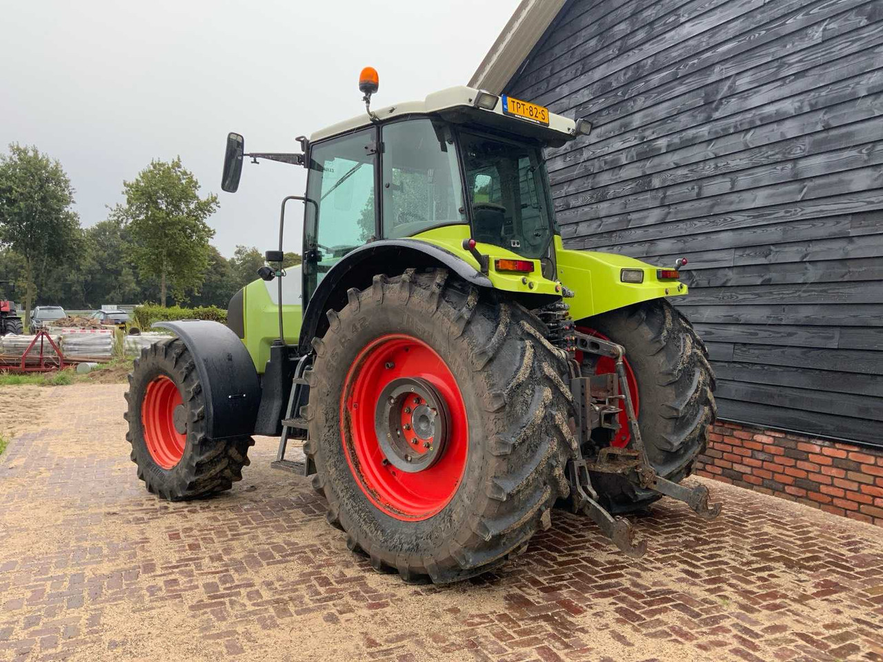 Claas Ares 826 RZ - Traktor: slika Claas Ares 826 RZ - Traktor Claas Ares 826 RZ - Traktor: slika Claas Ares 826 RZ - Traktor