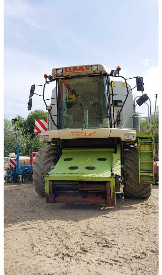 Claas Lexion 460 - Kombajn za žetvu: slika Claas Lexion 460 - Kombajn za žetvu Claas Lexion 460 - Kombajn za žetvu: slika Claas Lexion 460 - Kombajn za žetvu