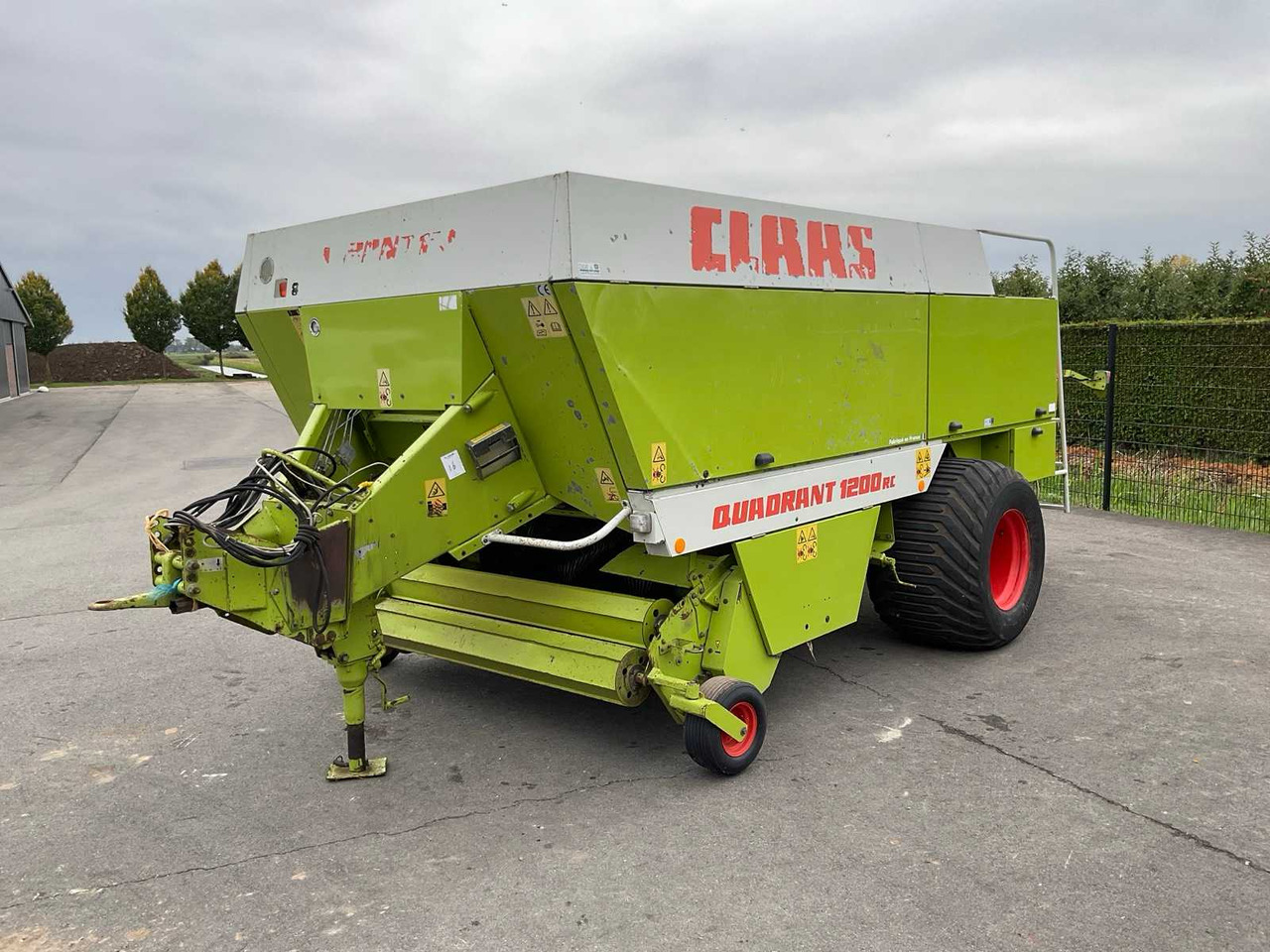 Claas Quadrant 1200 RC - Kvadratna balirka: slika Claas Quadrant 1200 RC - Kvadratna balirka Claas Quadrant 1200 RC - Kvadratna balirka: slika Claas Quadrant 1200 RC - Kvadratna balirka