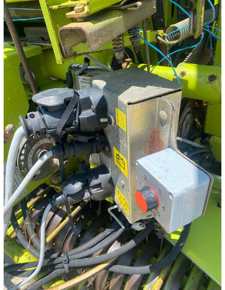 Claas VARIANT 180 - Rolo balirka: slika Claas VARIANT 180 - Rolo balirka Claas VARIANT 180 - Rolo balirka: slika Claas VARIANT 180 - Rolo balirka