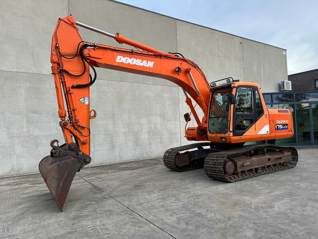 DOOSAN - 2005 - 175 LC-V - CRAWLER EXCAVATOR - Bager: slika DOOSAN - 2005 - 175 LC-V - CRAWLER EXCAVATOR - Bager DOOSAN - 2005 - 175 LC-V - CRAWLER EXCAVATOR - Bager: slika DOOSAN - 2005 - 175 LC-V - CRAWLER EXCAVATOR - Bager