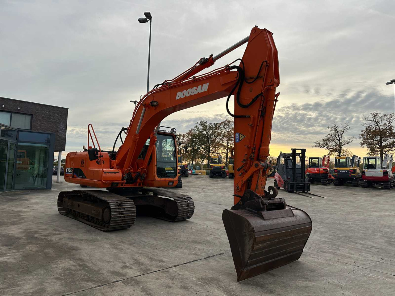 DOOSAN - 2005 - 175 LC-V - CRAWLER EXCAVATOR - Bager: slika DOOSAN - 2005 - 175 LC-V - CRAWLER EXCAVATOR - Bager DOOSAN - 2005 - 175 LC-V - CRAWLER EXCAVATOR - Bager: slika DOOSAN - 2005 - 175 LC-V - CRAWLER EXCAVATOR - Bager