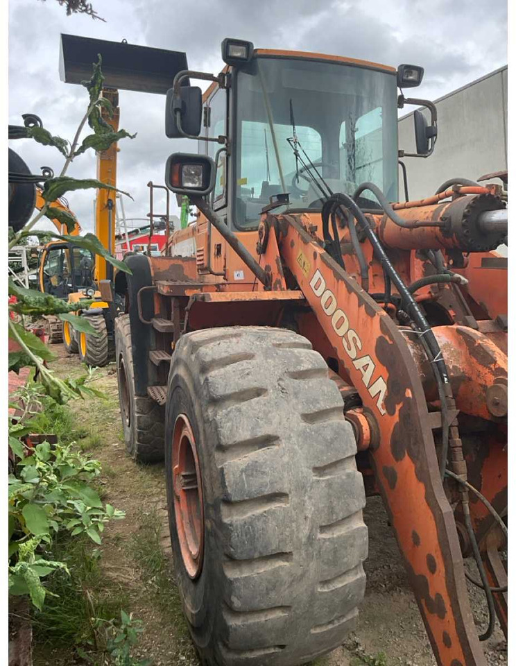 DOOSAN DL300 - Utovarivač na kotačima: slika DOOSAN DL300 - Utovarivač na kotačima DOOSAN DL300 - Utovarivač na kotačima: slika DOOSAN DL300 - Utovarivač na kotačima