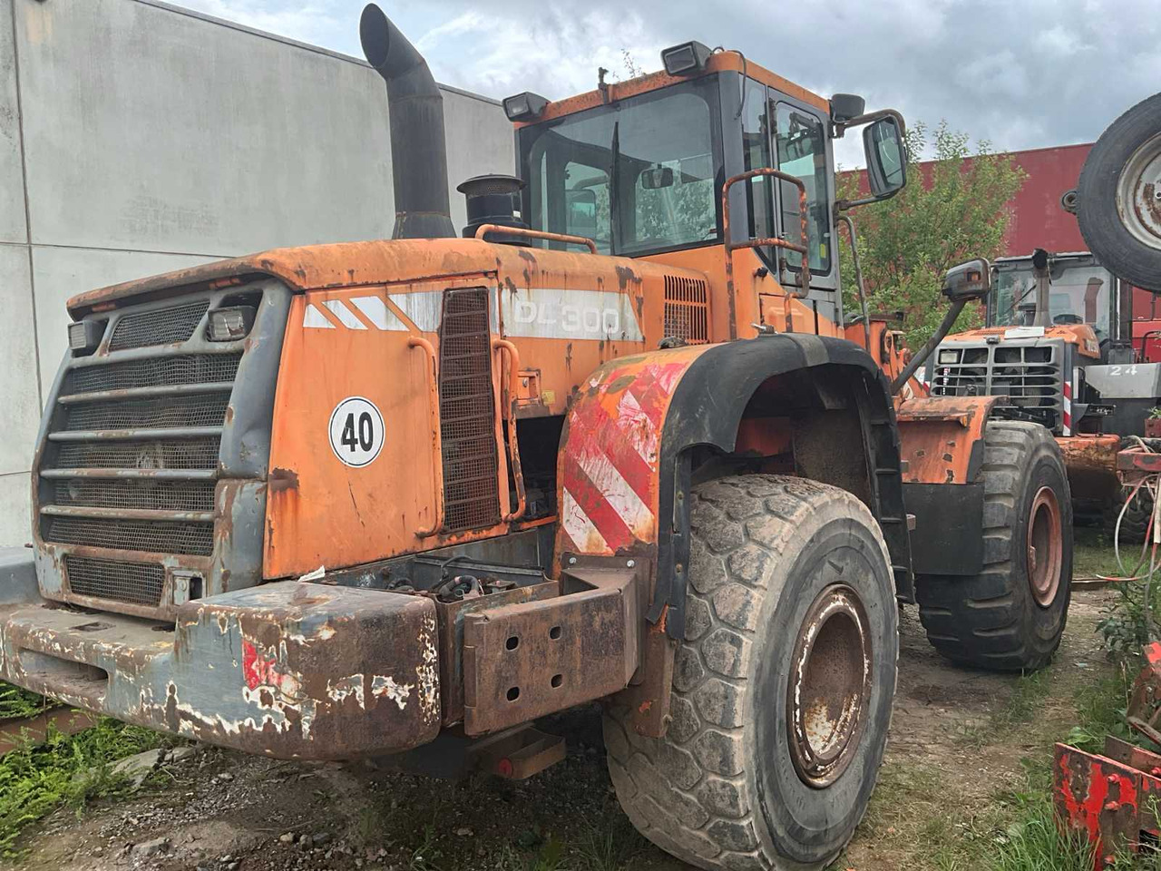DOOSAN DL300 - Utovarivač na kotačima: slika DOOSAN DL300 - Utovarivač na kotačima DOOSAN DL300 - Utovarivač na kotačima: slika DOOSAN DL300 - Utovarivač na kotačima