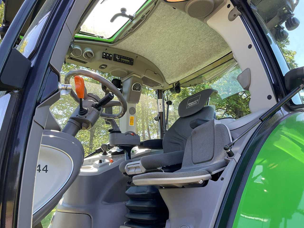 Traktor Deutz-Fahr 6140 TTV: slika Traktor Deutz-Fahr 6140 TTV