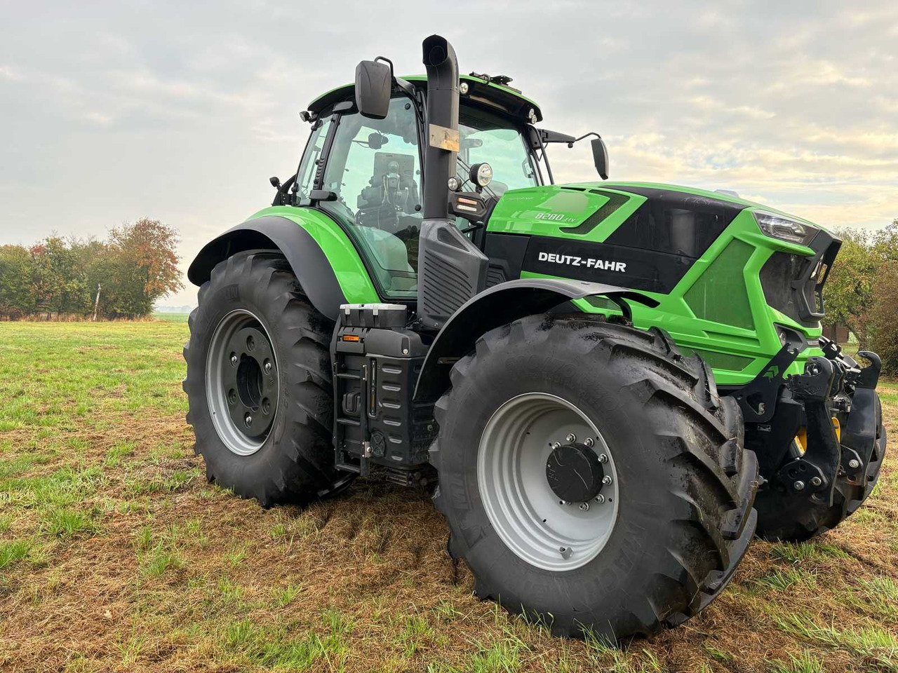 Traktor Deutz-Fahr 8280 TTV: slika Traktor Deutz-Fahr 8280 TTV Traktor Deutz-Fahr 8280 TTV: slika Traktor Deutz-Fahr 8280 TTV