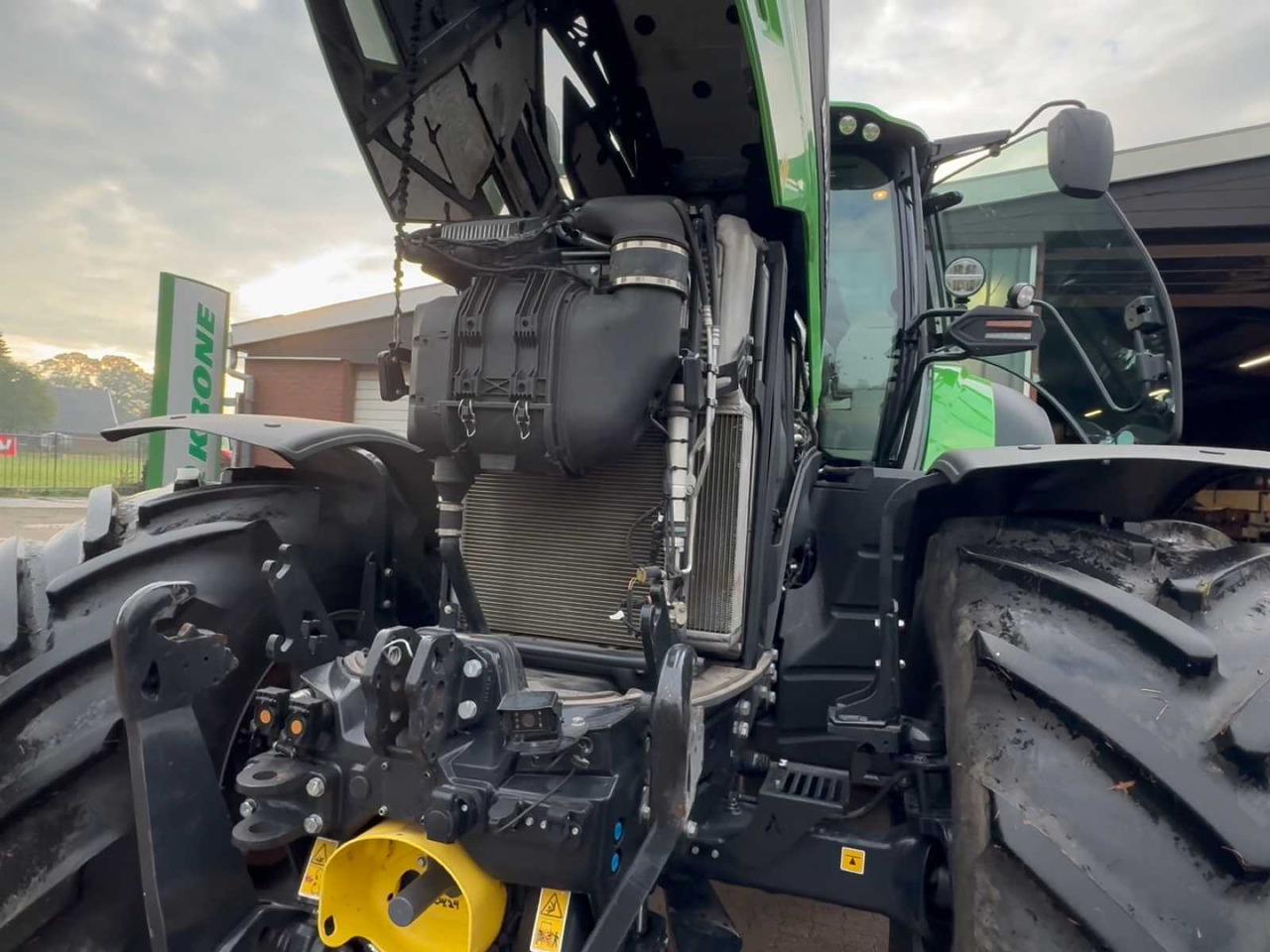 Traktor Deutz-Fahr 8280 TTV: slika Traktor Deutz-Fahr 8280 TTV Traktor Deutz-Fahr 8280 TTV: slika Traktor Deutz-Fahr 8280 TTV