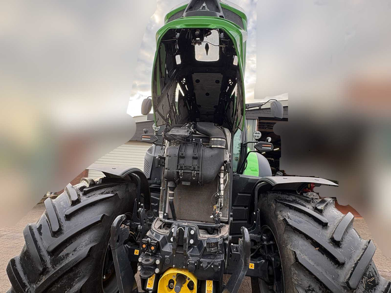 Traktor Deutz-Fahr 8280 TTV: slika Traktor Deutz-Fahr 8280 TTV Traktor Deutz-Fahr 8280 TTV: slika Traktor Deutz-Fahr 8280 TTV