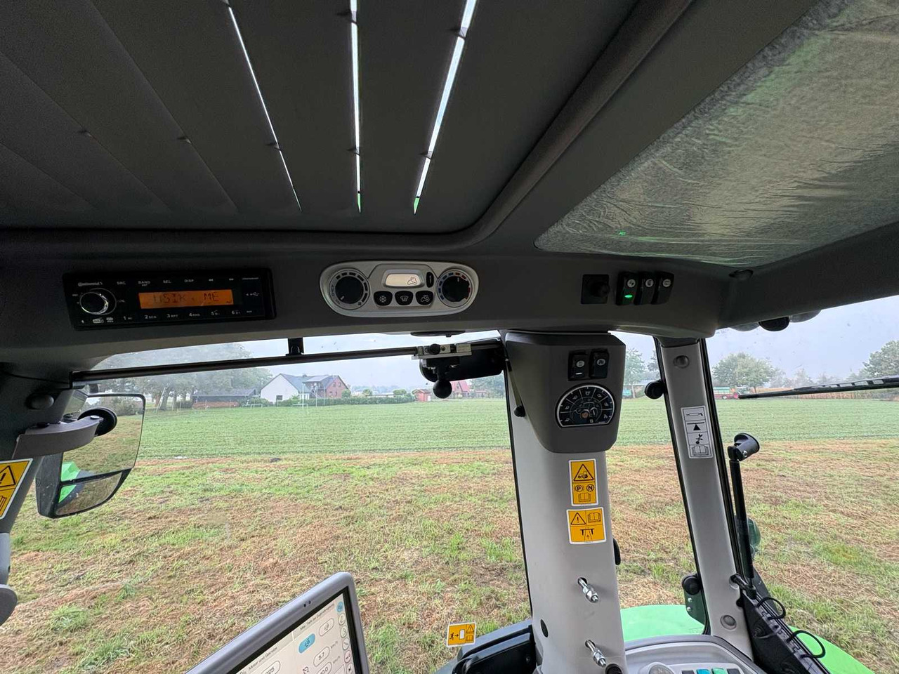 Traktor Deutz-Fahr 8280 TTV: slika Traktor Deutz-Fahr 8280 TTV Traktor Deutz-Fahr 8280 TTV: slika Traktor Deutz-Fahr 8280 TTV