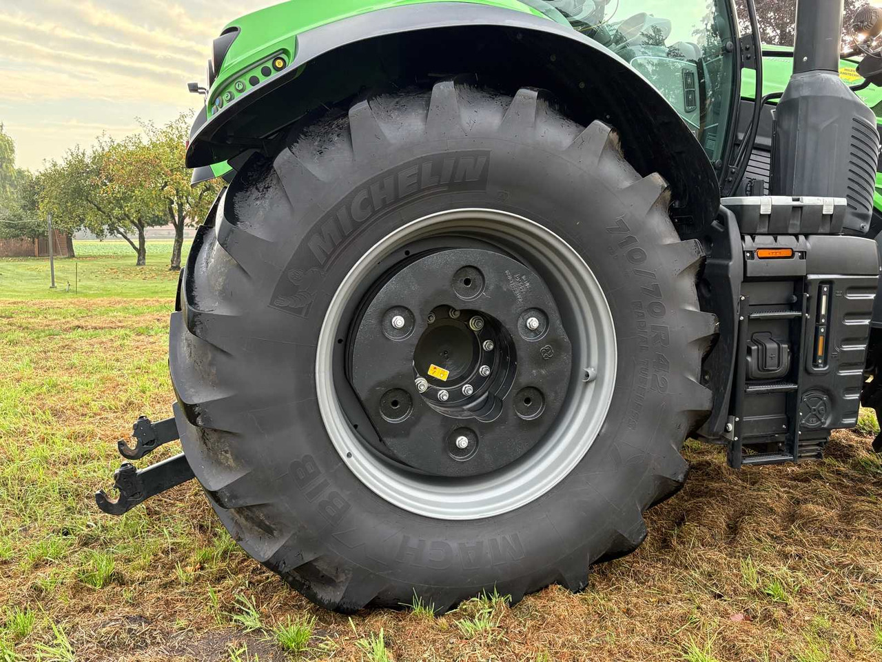 Traktor Deutz-Fahr 8280 TTV: slika Traktor Deutz-Fahr 8280 TTV Traktor Deutz-Fahr 8280 TTV: slika Traktor Deutz-Fahr 8280 TTV