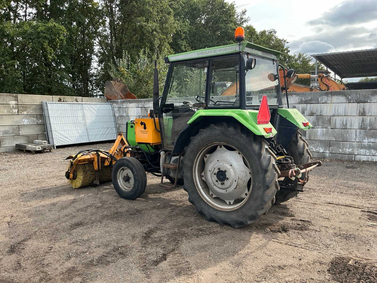 Deutz-Fahr DX3.30 - Traktor: slika Deutz-Fahr DX3.30 - Traktor Deutz-Fahr DX3.30 - Traktor: slika Deutz-Fahr DX3.30 - Traktor