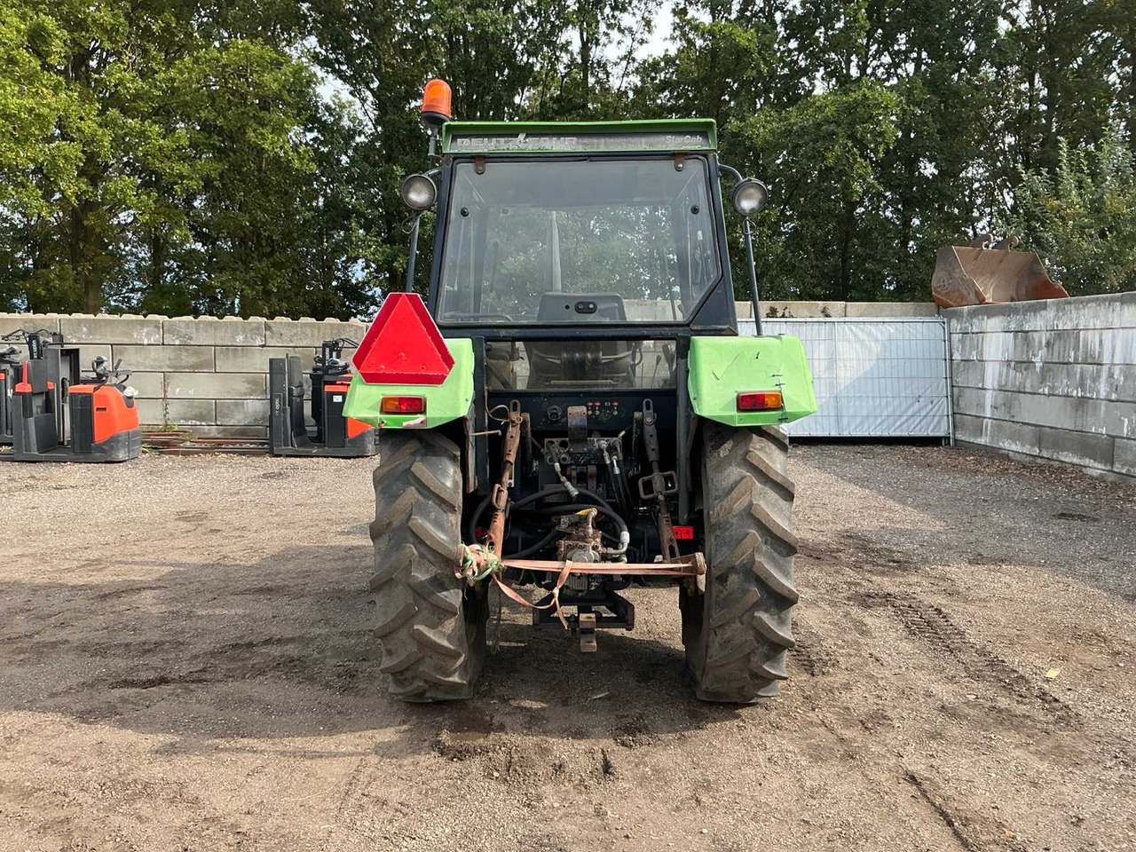 Deutz-Fahr DX3.30 - Traktor: slika Deutz-Fahr DX3.30 - Traktor Deutz-Fahr DX3.30 - Traktor: slika Deutz-Fahr DX3.30 - Traktor