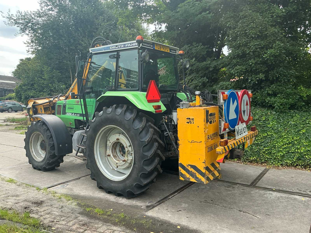 Deutz-fahr DX4.31 SE - Traktor: slika Deutz-fahr DX4.31 SE - Traktor Deutz-fahr DX4.31 SE - Traktor: slika Deutz-fahr DX4.31 SE - Traktor