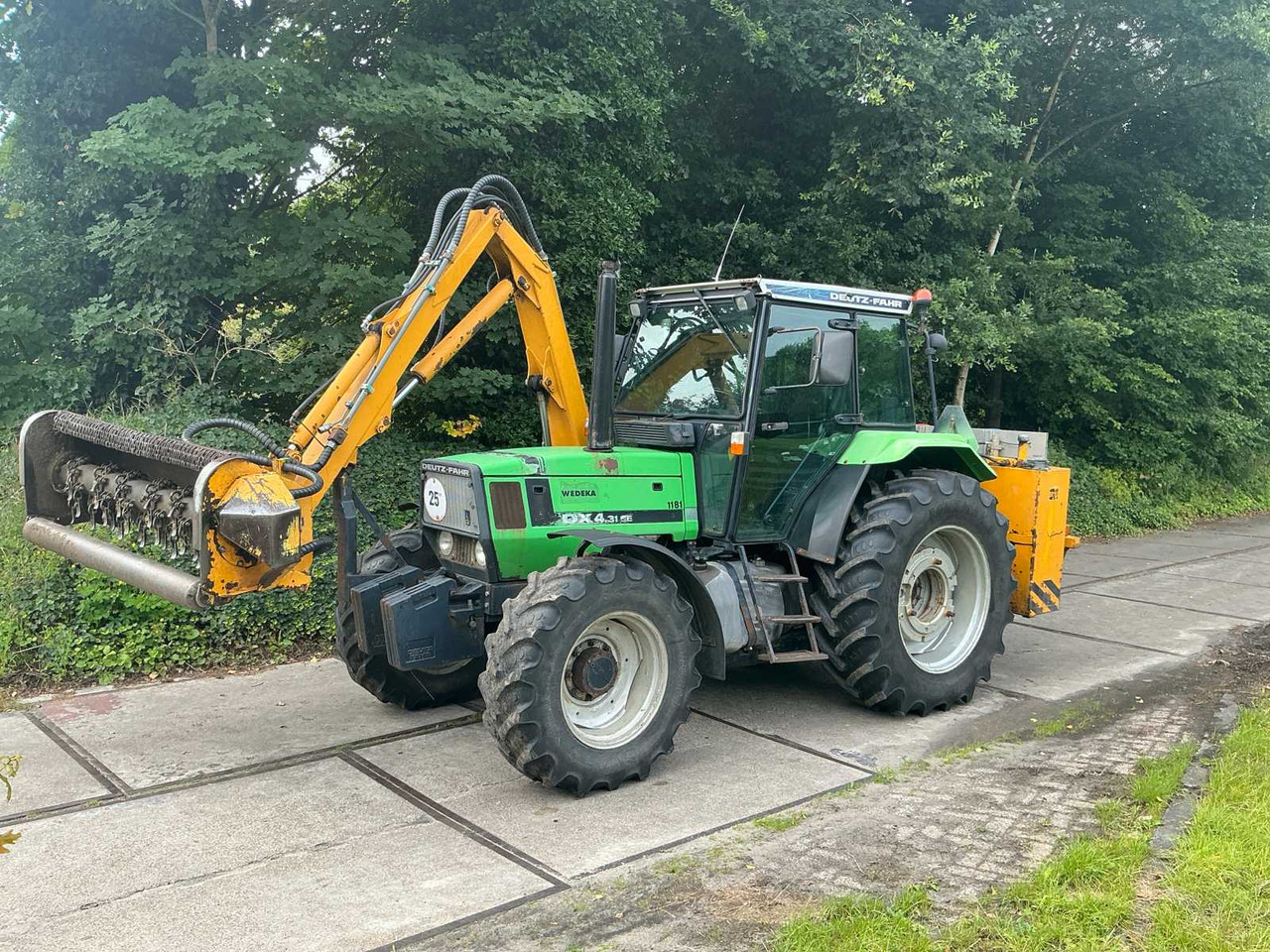 Deutz-fahr DX4.31 SE - Traktor: slika Deutz-fahr DX4.31 SE - Traktor Deutz-fahr DX4.31 SE - Traktor: slika Deutz-fahr DX4.31 SE - Traktor