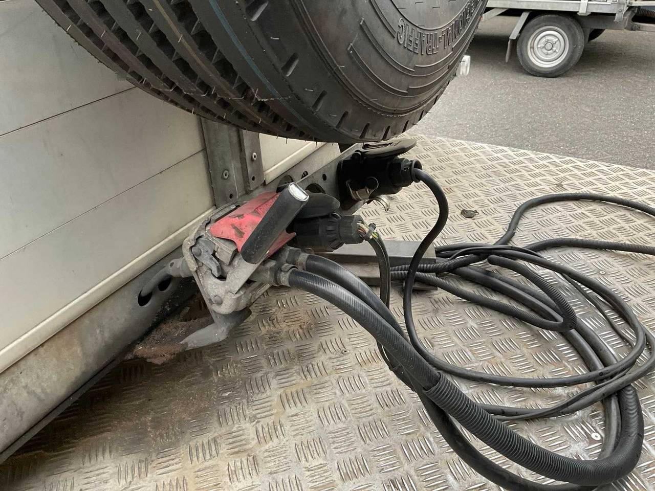 Dostavno vozilo 2004 IVECO DAILY BE TRACTOR WITH TRAILER: slika Dostavno vozilo 2004 IVECO DAILY BE TRACTOR WITH TRAILER Dostavno vozilo 2004 IVECO DAILY BE TRACTOR WITH TRAILER: slika Dostavno vozilo 2004 IVECO DAILY BE TRACTOR WITH TRAILER