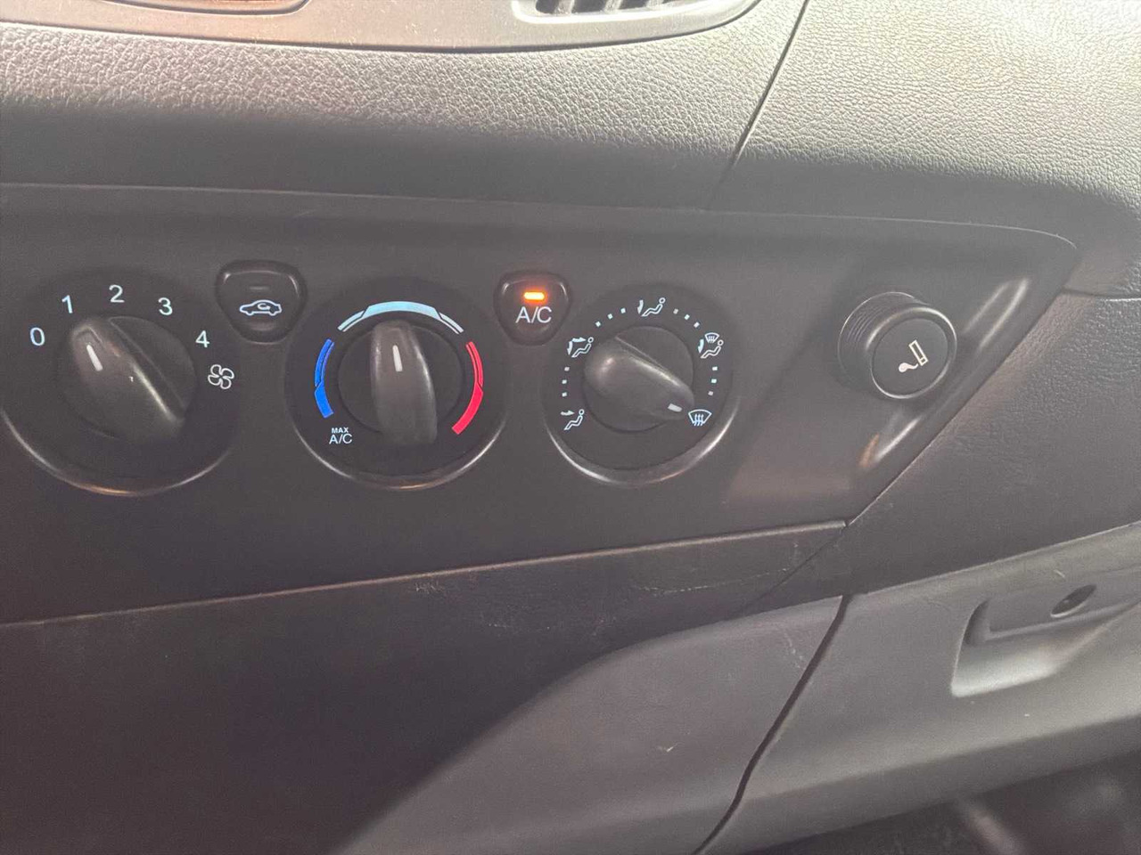 Dostavno vozilo 2015 FORD TRANSIT CUSTOM COMMERCIAL VEHICLE: slika Dostavno vozilo 2015 FORD TRANSIT CUSTOM COMMERCIAL VEHICLE