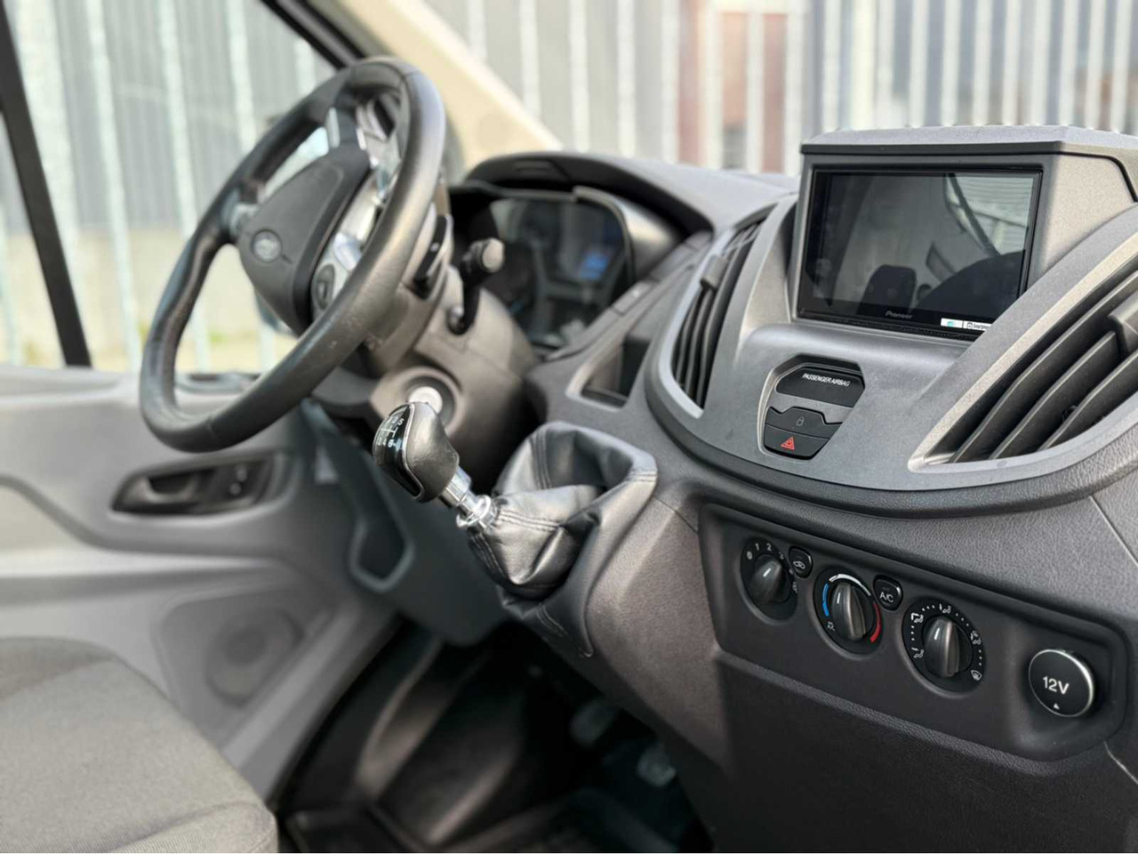 Dostavno vozilo FORD - TRANSIT - TIJHOF CAR TRANSPORTER - COMMERCIAL VEHICLE - 2016: slika Dostavno vozilo FORD - TRANSIT - TIJHOF CAR TRANSPORTER - COMMERCIAL VEHICLE - 2016