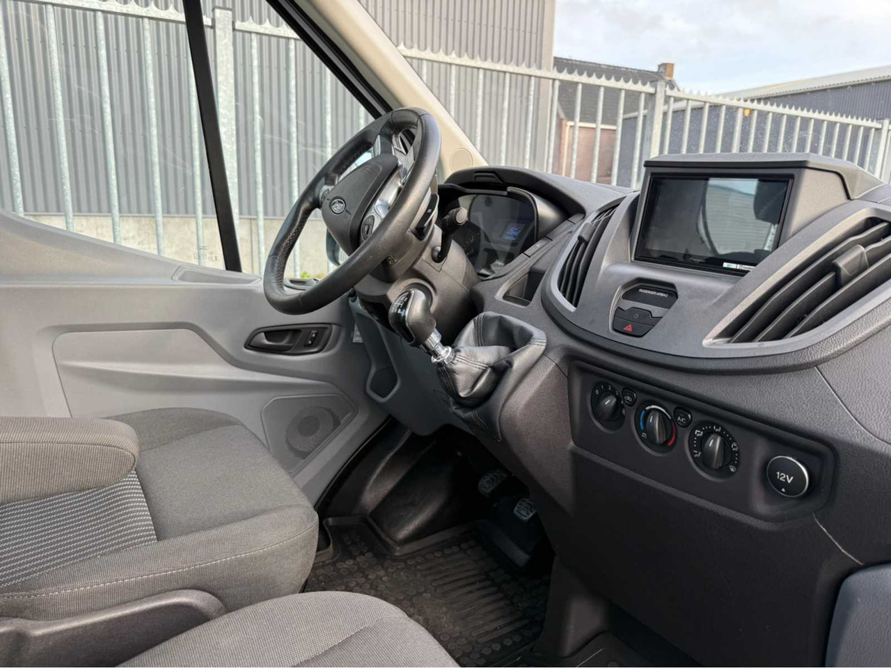 Dostavno vozilo FORD - TRANSIT - TIJHOF CAR TRANSPORTER - COMMERCIAL VEHICLE - 2016: slika Dostavno vozilo FORD - TRANSIT - TIJHOF CAR TRANSPORTER - COMMERCIAL VEHICLE - 2016