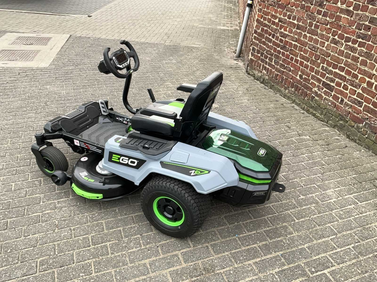 EGO Z6 - Vrtna kosilica: slika EGO Z6 - Vrtna kosilica EGO Z6 - Vrtna kosilica: slika EGO Z6 - Vrtna kosilica