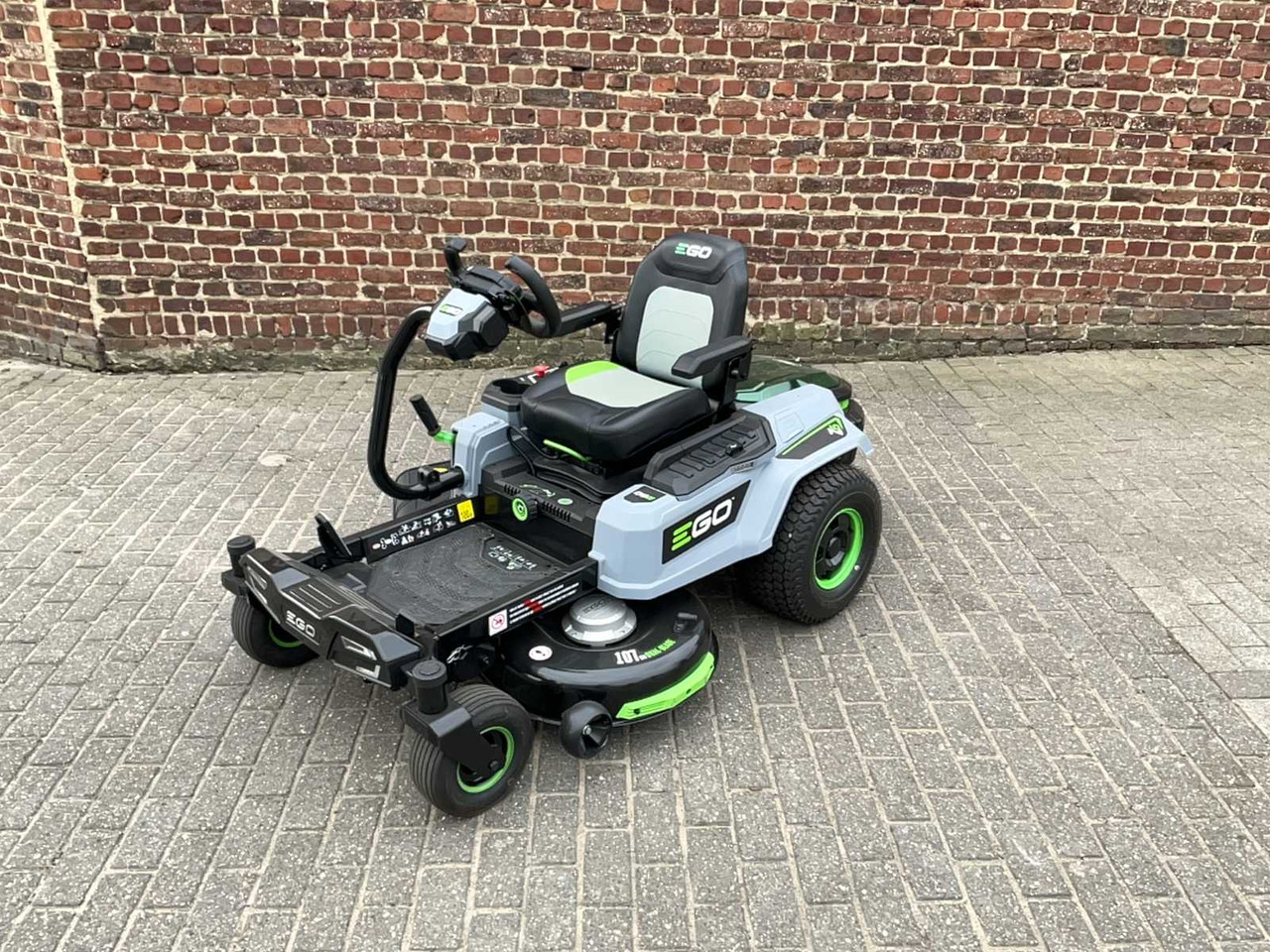 EGO Z6 - Vrtna kosilica: slika EGO Z6 - Vrtna kosilica EGO Z6 - Vrtna kosilica: slika EGO Z6 - Vrtna kosilica