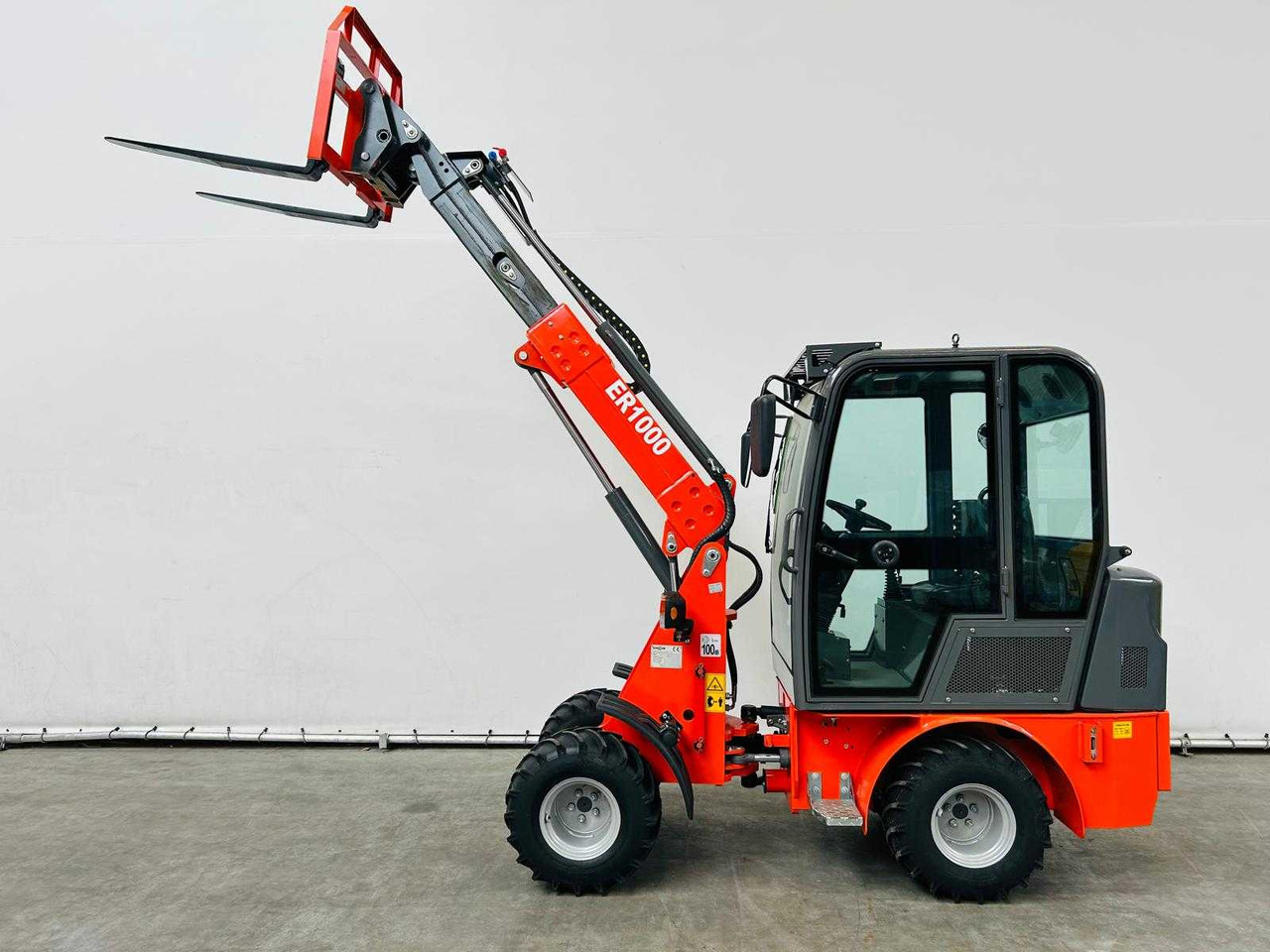 EVERUN - 2025 - ER1000 - TELESCOPIC ARTICULATED WHEEL LOADER KUBOTA EURO5 - Utovarivač na kotačima: slika EVERUN - 2025 - ER1000 - TELESCOPIC ARTICULATED WHEEL LOADER KUBOTA EURO5 - Utovarivač na kotačima EVERUN - 2025 - ER1000 - TELESCOPIC ARTICULATED WHEEL LOADER KUBOTA EURO5 - Utovarivač na kotačima: slika EVERUN - 2025 - ER1000 - TELESCOPIC ARTICULATED WHEEL LOADER KUBOTA EURO5 - Utovarivač na kotačima